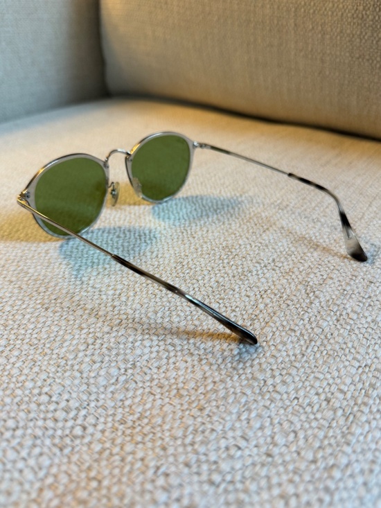 Ray-Ban \